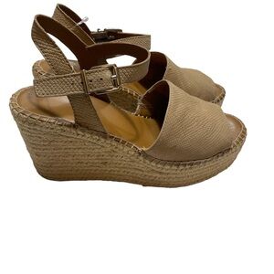 Franco Sarto Women's Tan Minimalist Wedge Sandals in size 8M